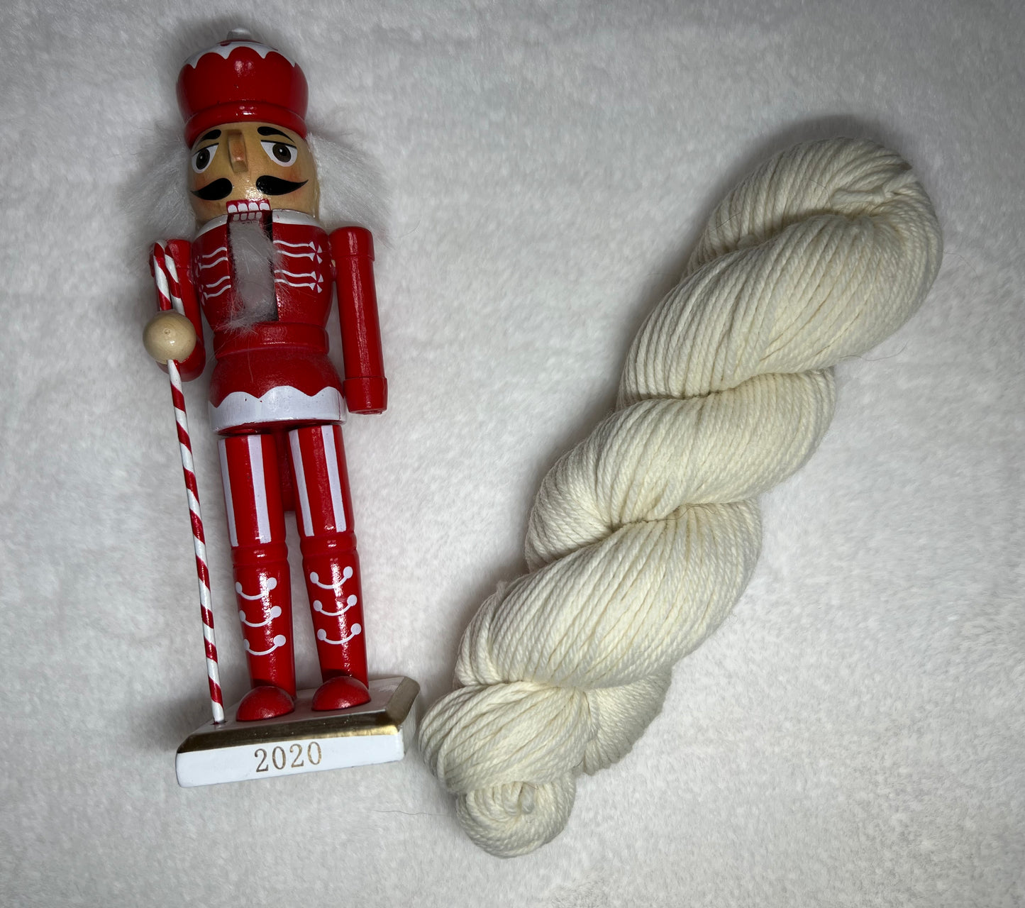 Vintage White (50 g) - 100% Merino Lambswool/ Worsted Weight Base