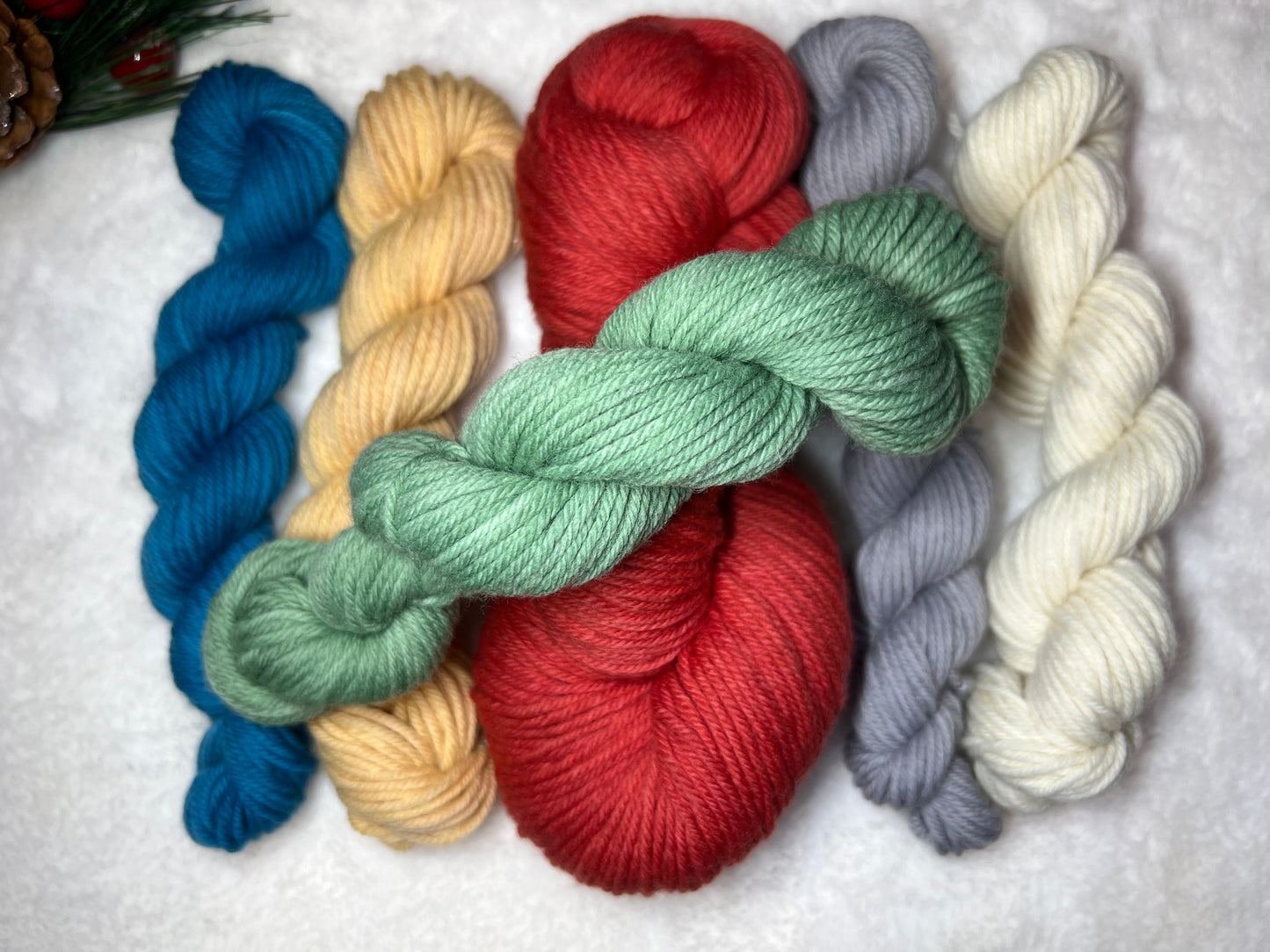 Vintage Red (mini bundle) 100% Merino Lambswool/ Worsted Weight Base